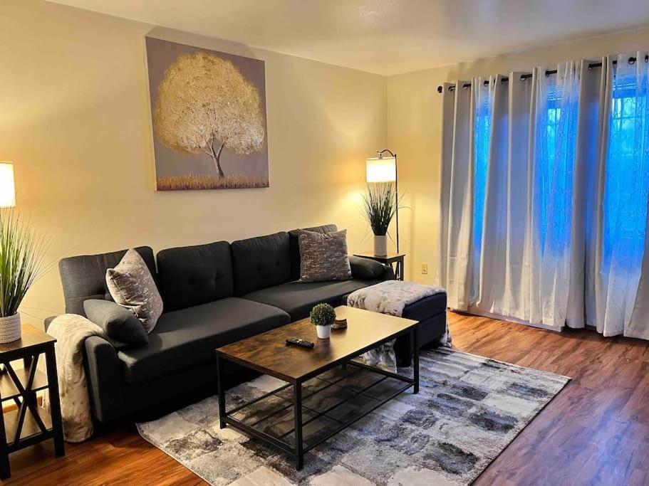 Beautiful 2Br Apartment. Black-Out Curtains 피오리아 외부 사진